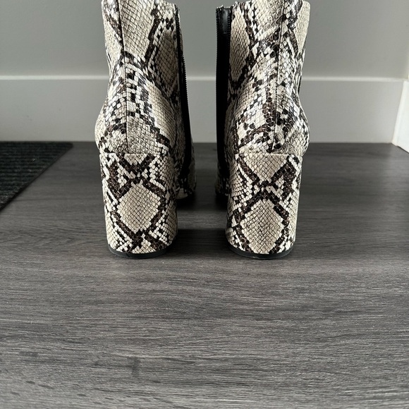 Steve Madden block heel booties - Picture 4 of 7